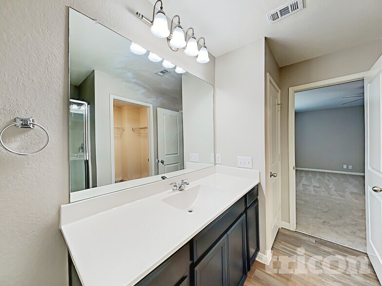 Building Photo - 4945 Hallies Gdn