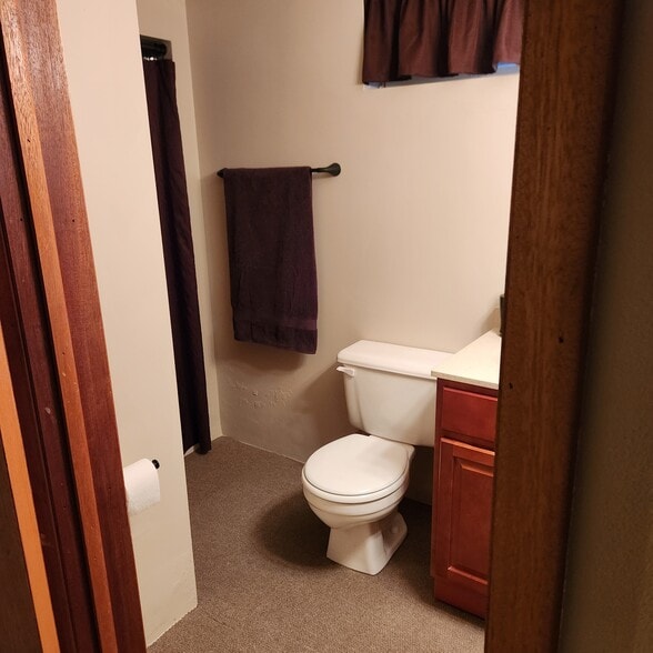 Building Photo - 1007 Roselawn Ave W