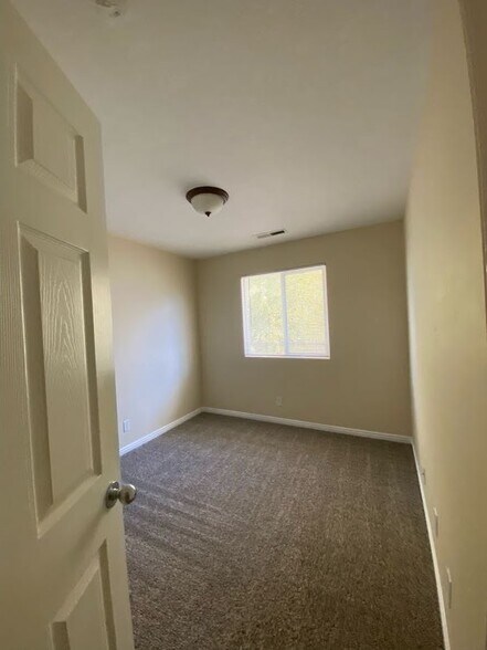 Building Photo - 1148 Northfield Rd