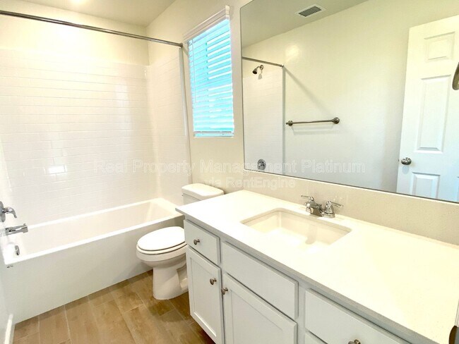 Building Photo - 2273 N Raleigh Dr