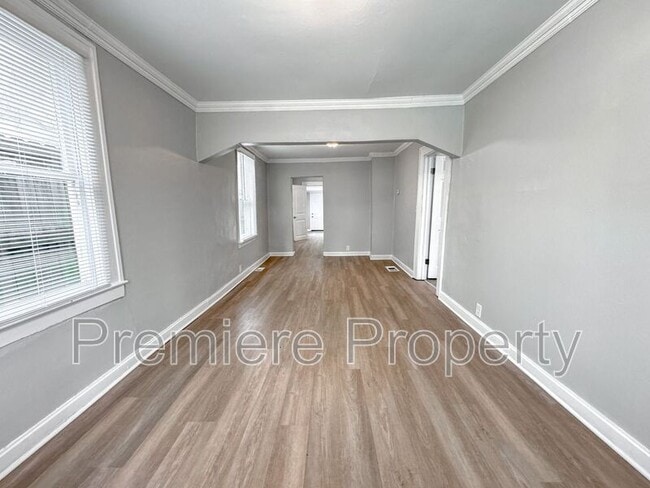 Building Photo - 1537 S Willow Ave