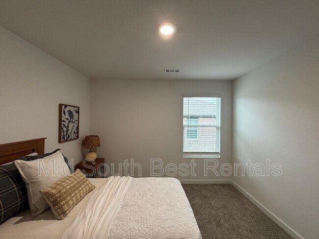 Building Photo - 260 Alyece Ln