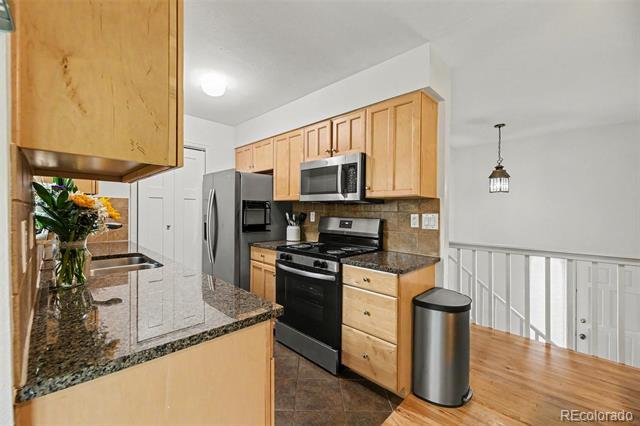 Building Photo - 1064 Fairway Ct
