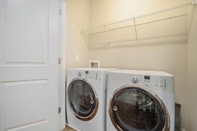 Building Photo - 612 Luckett Ct