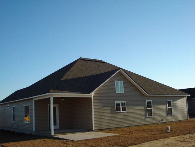 Building Photo - Southern Comfort Living: Elegant 4BR/2BA Home with 3-Car Garage, Close to Moody AFB in Lakeland, GA