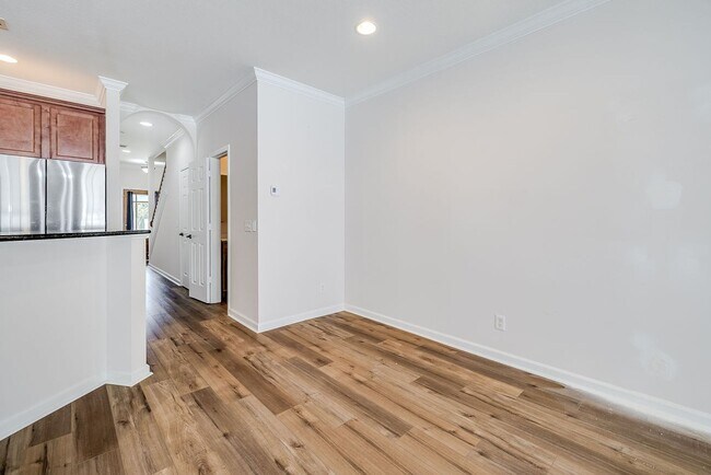 Building Photo - 2 Weslyn Park Dr