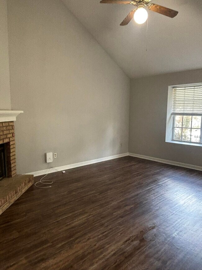 Building Photo - 2901 Richview Park Cir S