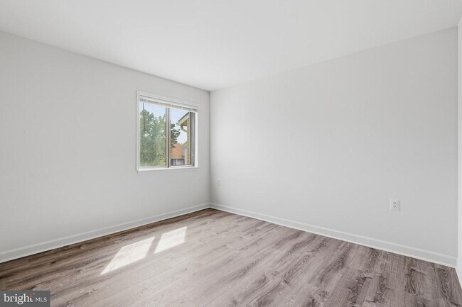 Building Photo - 8604 Village Way