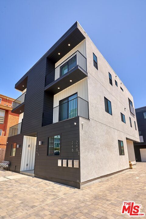 Building Photo - 246 N Dillon St