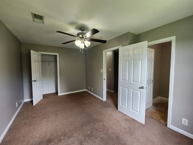 Building Photo - 112 N Cavalcade Cir