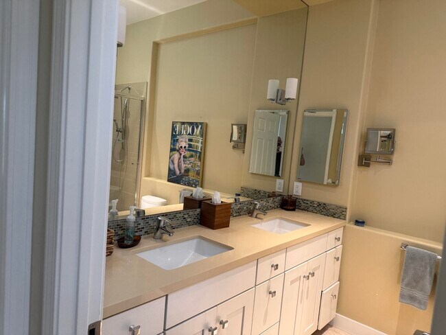 Building Photo - 37672 Breeze Way