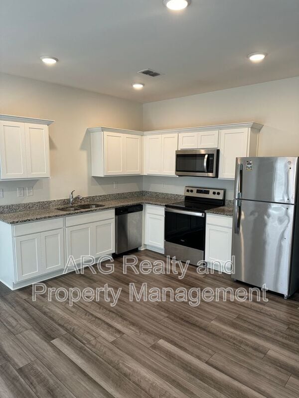 Building Photo - 144 Swindon Dr
