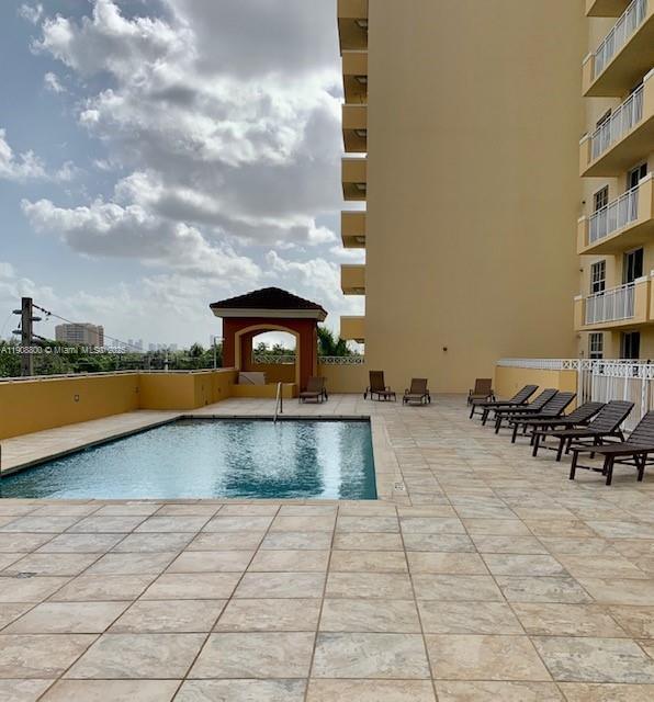 Building Photo - 215 SW 42nd Ave