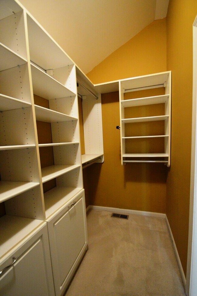 Building Photo - 8095 Boulder Ct
