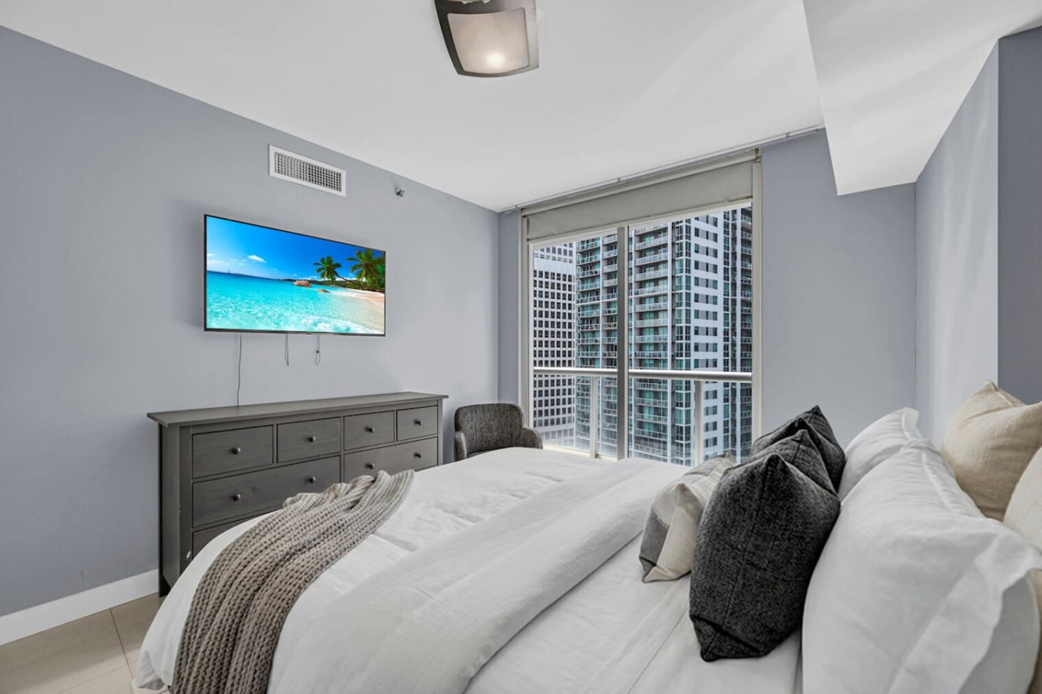 Building Photo - 485 Brickell Ave