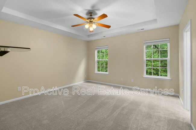 Building Photo - 729 Creekwood Dr