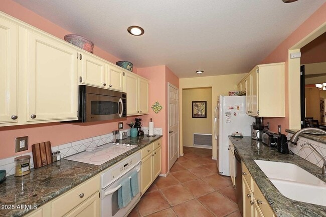 Building Photo - 359 W Brisa Dr