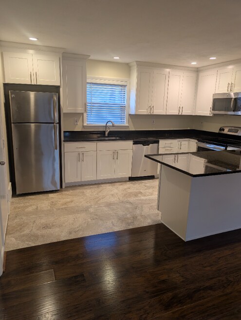 Building Photo - 5 Edwards St