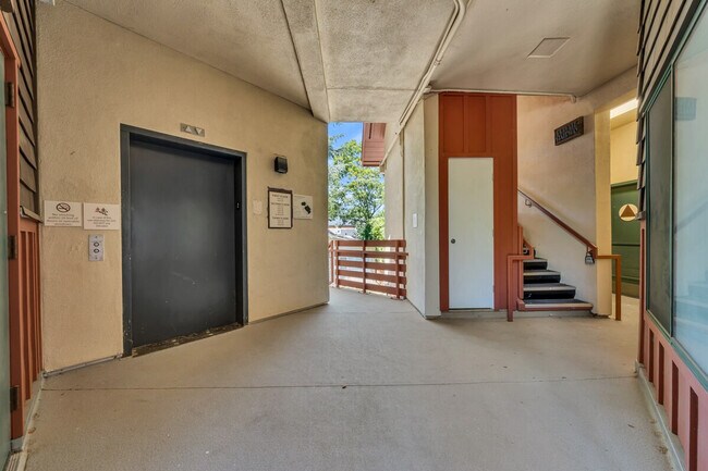 Building Photo - 207 3rd St