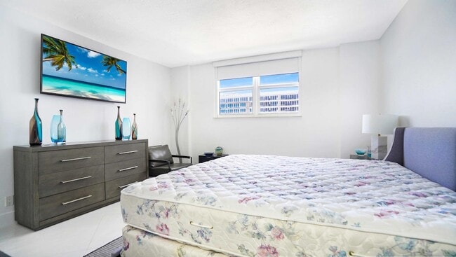 Building Photo - 4250 Galt Ocean Dr