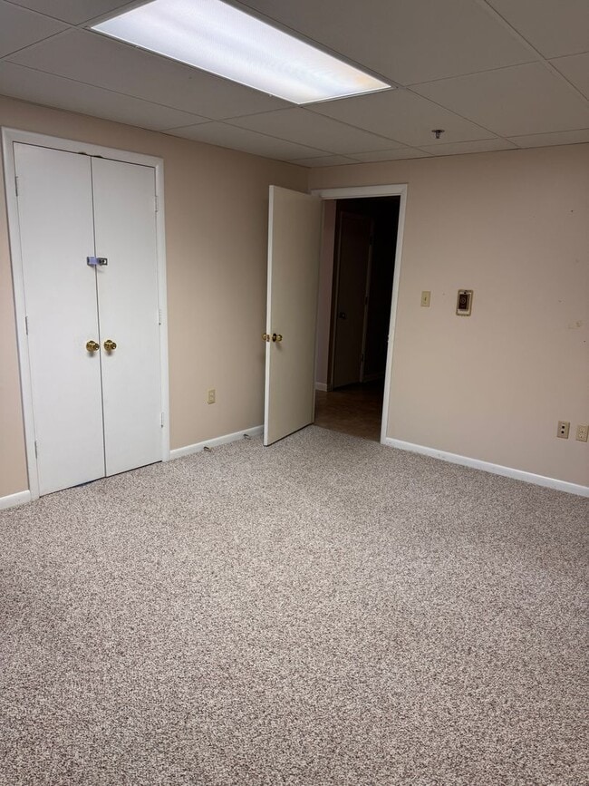 Building Photo - 5 Bedroom || 3 Bathroom Home with All Util...