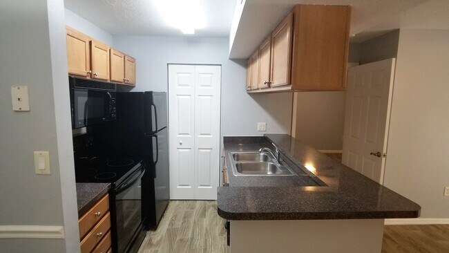 Building Photo - Ground Floor 2/2 with Conservation Views for Lease in Brandon, FL