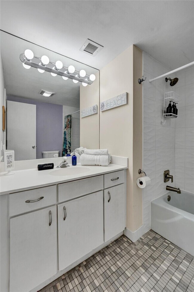 Building Photo - 341 N Birch Rd