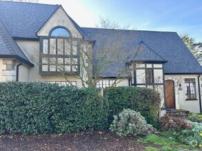 Building Photo - Charming Mill Valley Home Available Beginn...