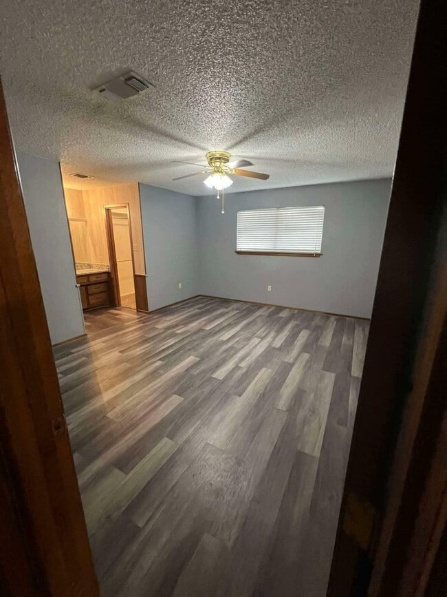 Building Photo - 810 Mimosa Ave