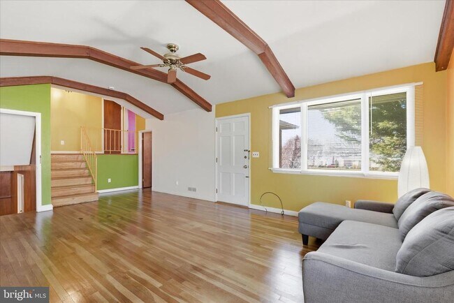 Building Photo - 2423 Harwood Rd