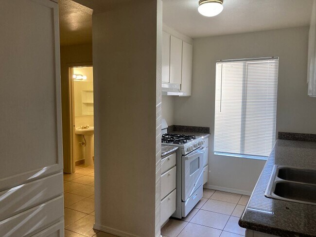 Building Photo - 975 Murrieta Blvd