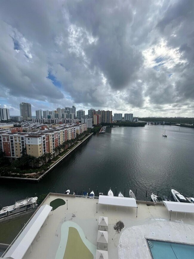 Building Photo - 250 174th St