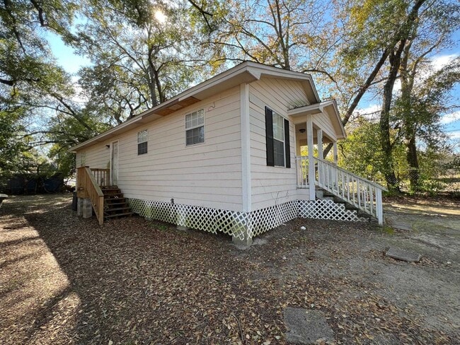 Building Photo - 677 W 5th Ave