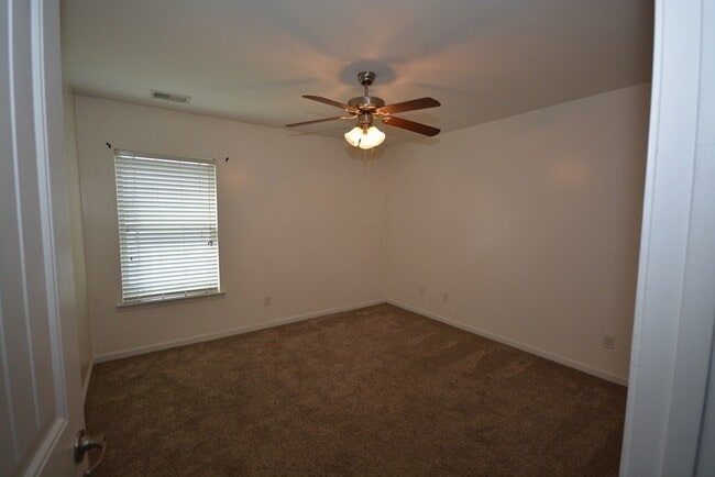 Building Photo - 45 Crystal Lake Dr