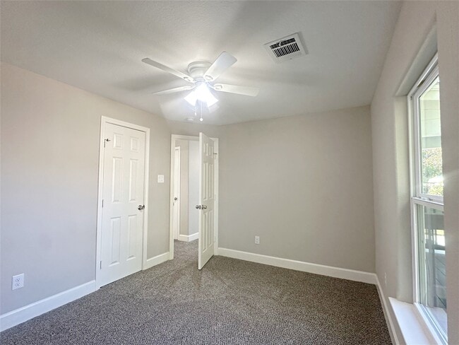 Building Photo - 415 7th Ave N