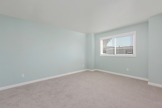 Building Photo - 251-255 Ebony Ave