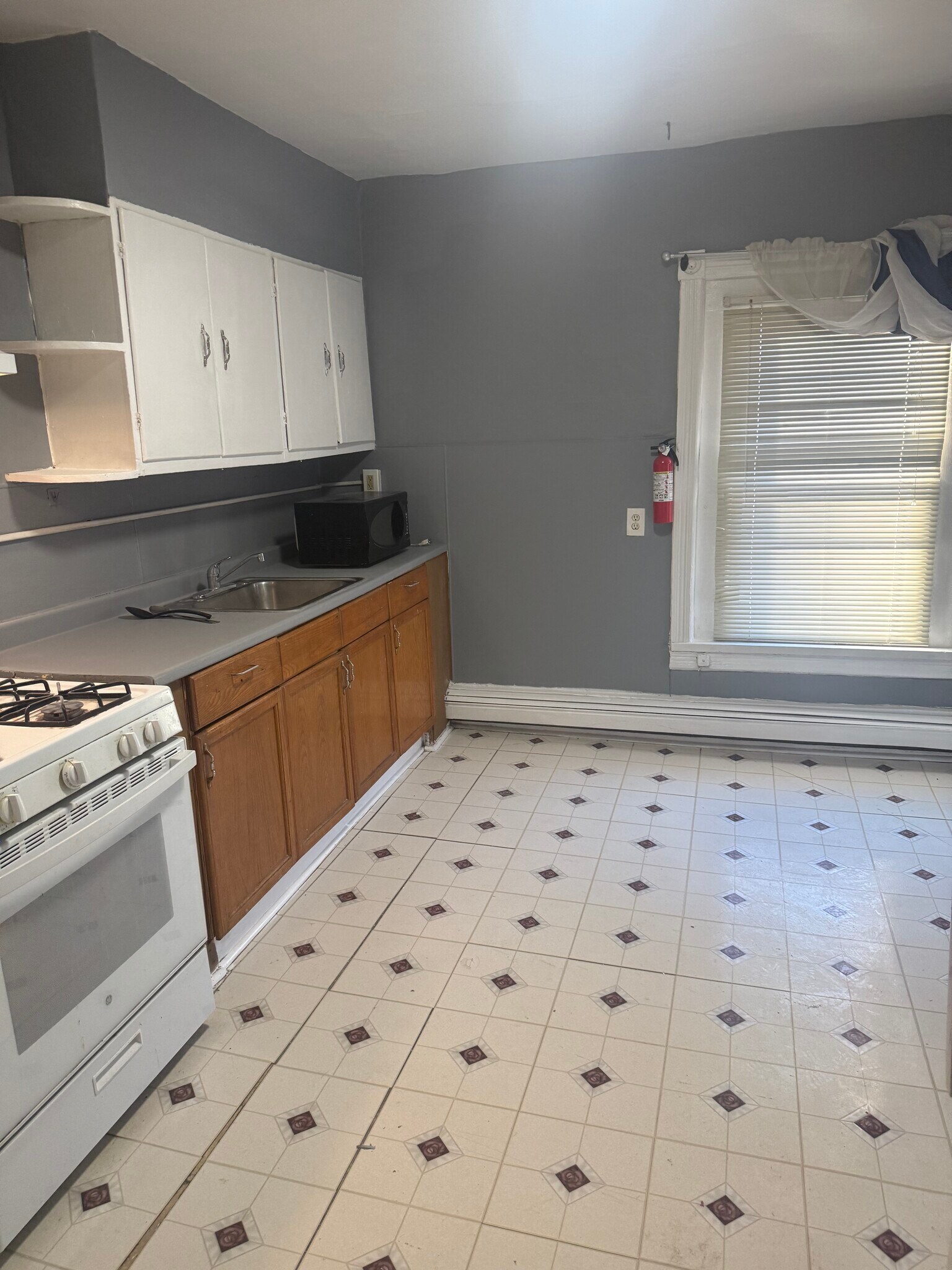 Building Photo - 1103 W State St