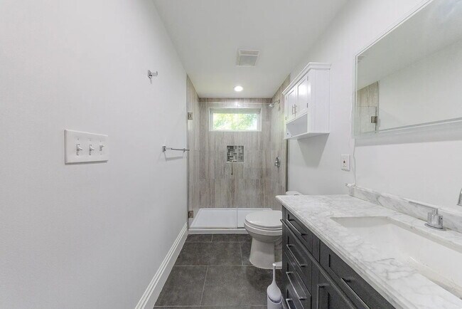 Building Photo - Gorgeous U-City Pershing Ave 4 bedroom/3 bath GEM - Fully Furnished with CLASS AND ELEGANCE - Mus...