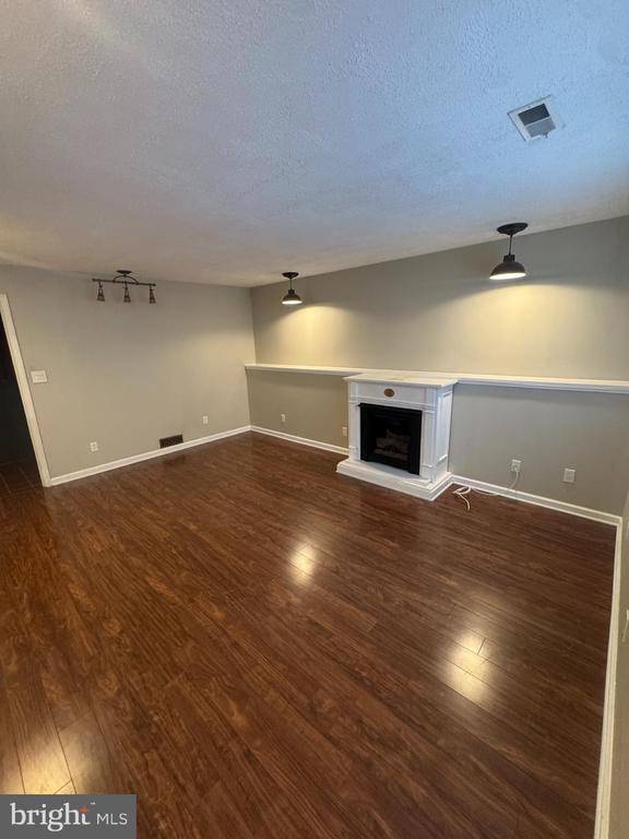 Building Photo - 74 Clarion Dr
