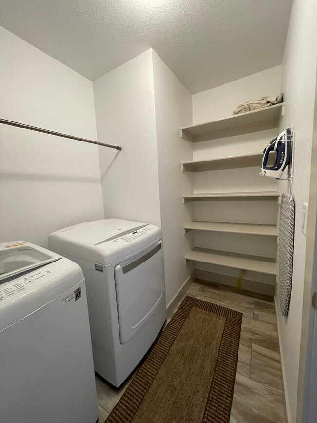 Building Photo - Beautiful 3 Bedroom In North Salt Lake