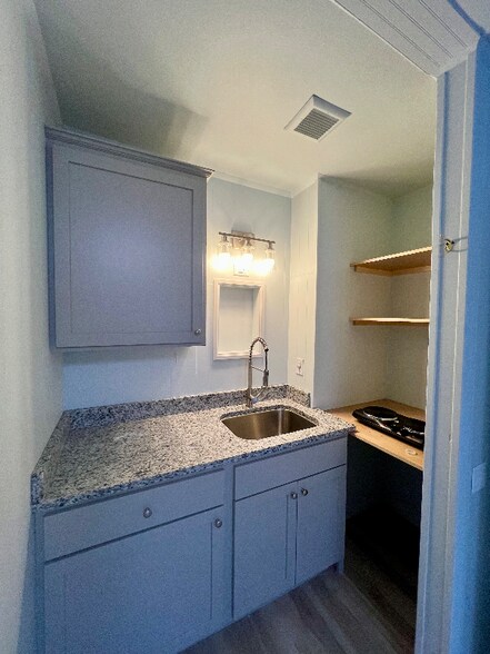 Primary Photo - 101 E Main St