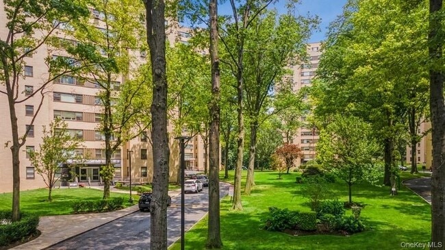 Building Photo - 1 Fordham Hill Oval