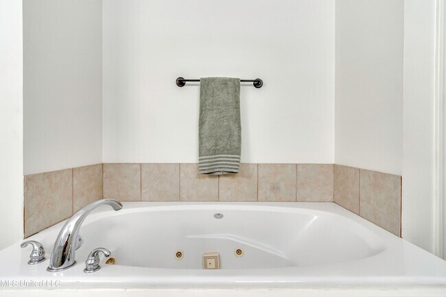 Building Photo - 120 Lennox Pl