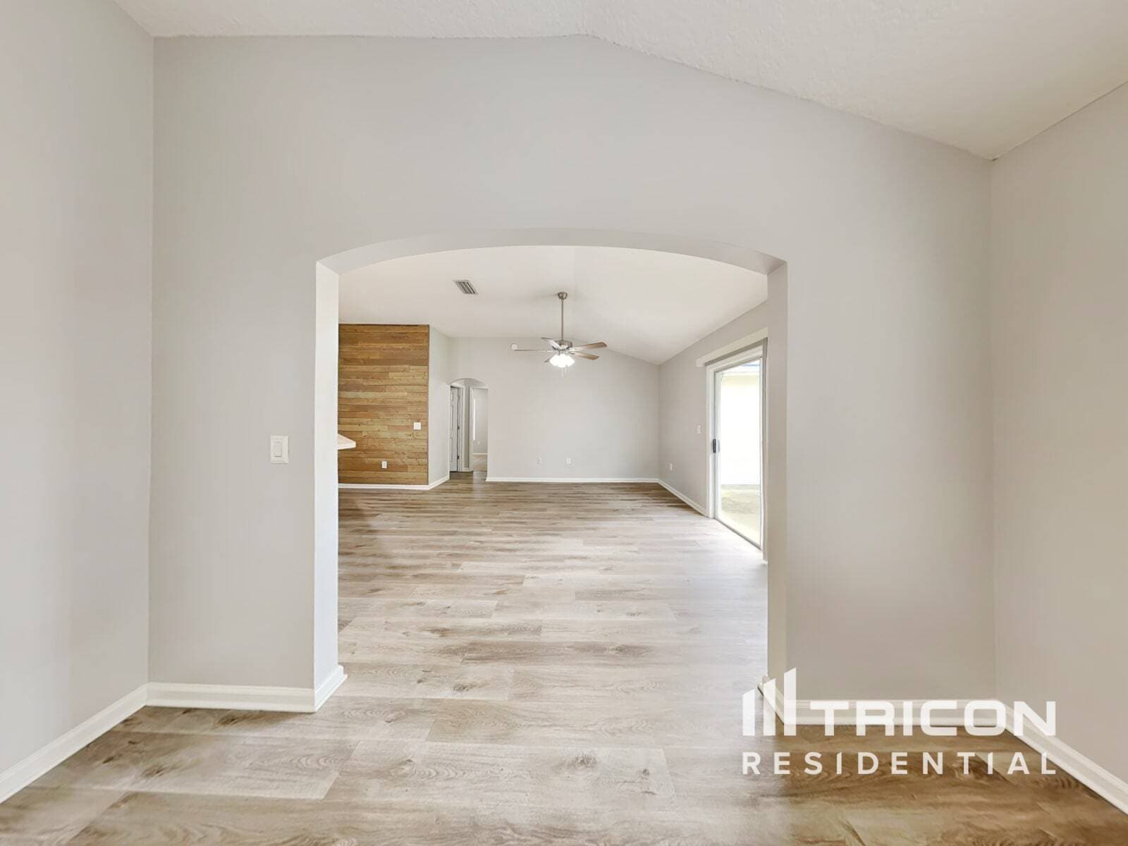 Building Photo - 2450 Creekfront Dr
