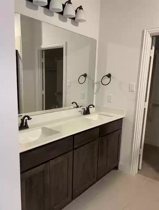 Building Photo - Available July 1, 2025. 3 Bedroom 2 Bath Home