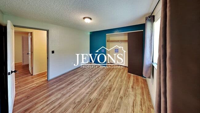 Building Photo - 3-bedroom single-family home near Randall ...