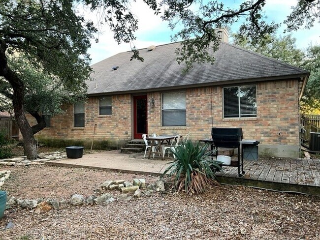Building Photo - Beautiful home for lease in desirable Milw...