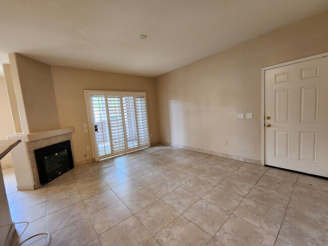 Building Photo - 1050 E Cactus Ave