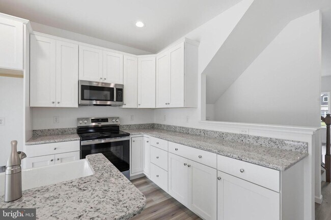 Building Photo - 114 Hillard Fld