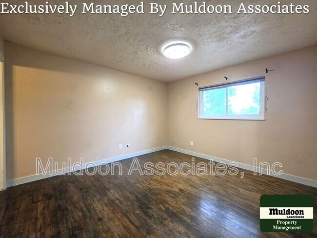 Building Photo - 1450 Luna Vista St